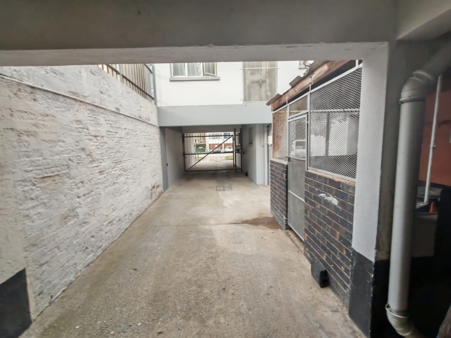 To Let 1 Bedroom Property for Rent in Humewood Eastern Cape